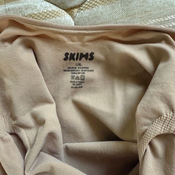 Skims Sculpting Bodysuit - Picture 3 of 5